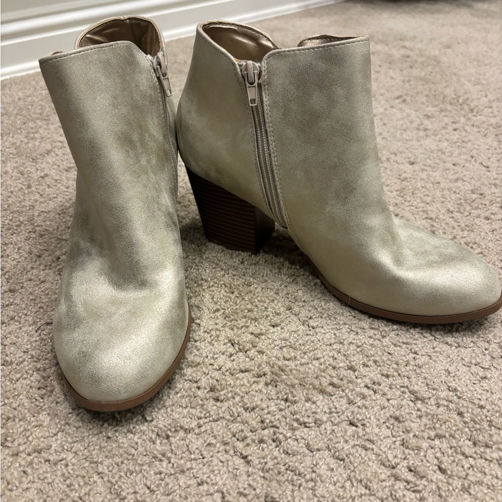 New Gold Women's Masrinaa Ankle Booties - 9 M